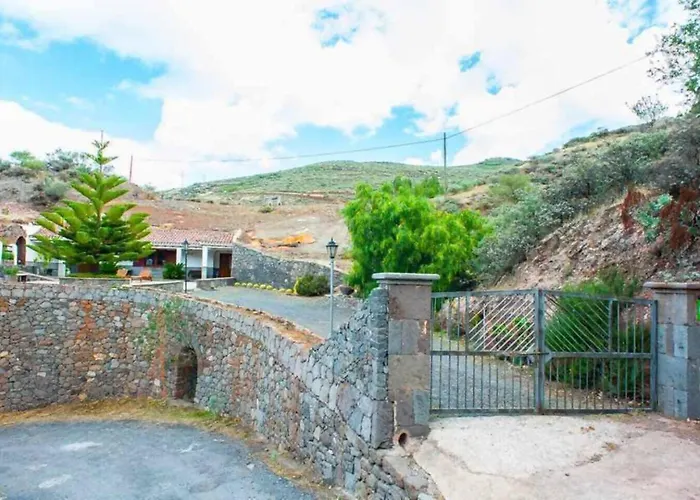 - Cueva Del Pastor